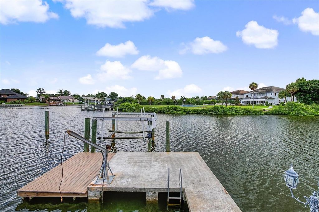 Image 23 of property listing at 7011 PELICAN ISLAND DRIVE, Tampa, FL 33634