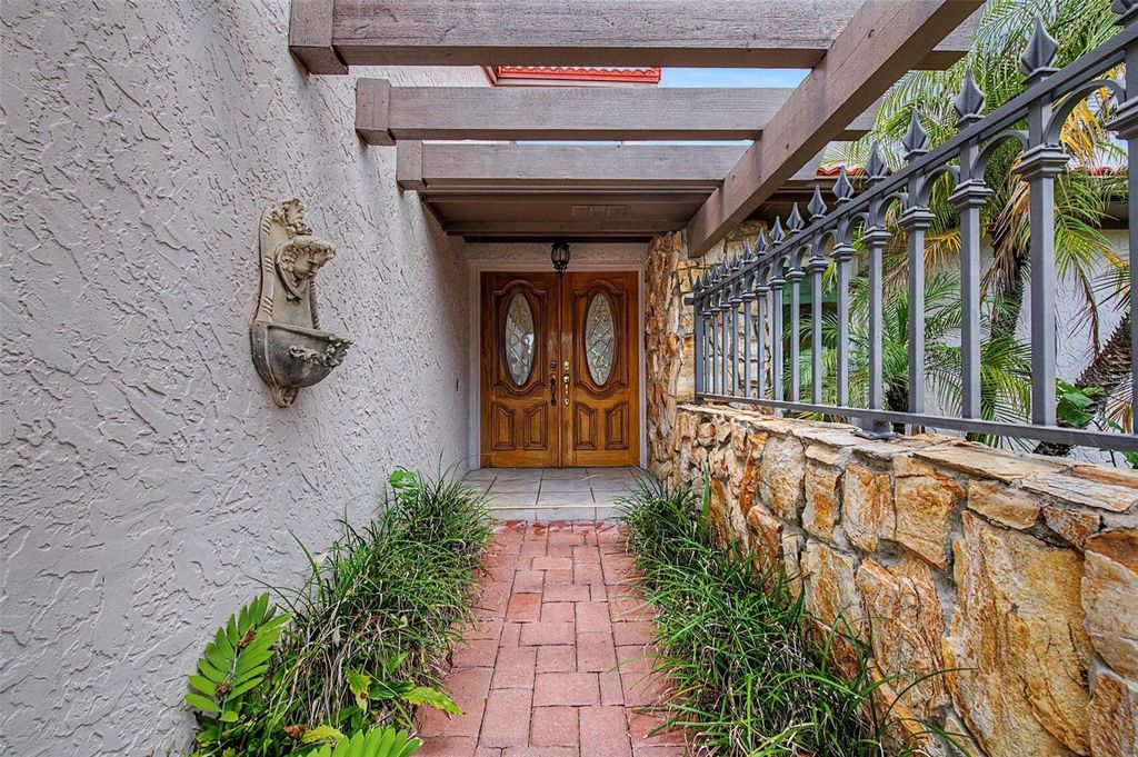 Image 26 of property listing at 7011 PELICAN ISLAND DRIVE, Tampa, FL 33634