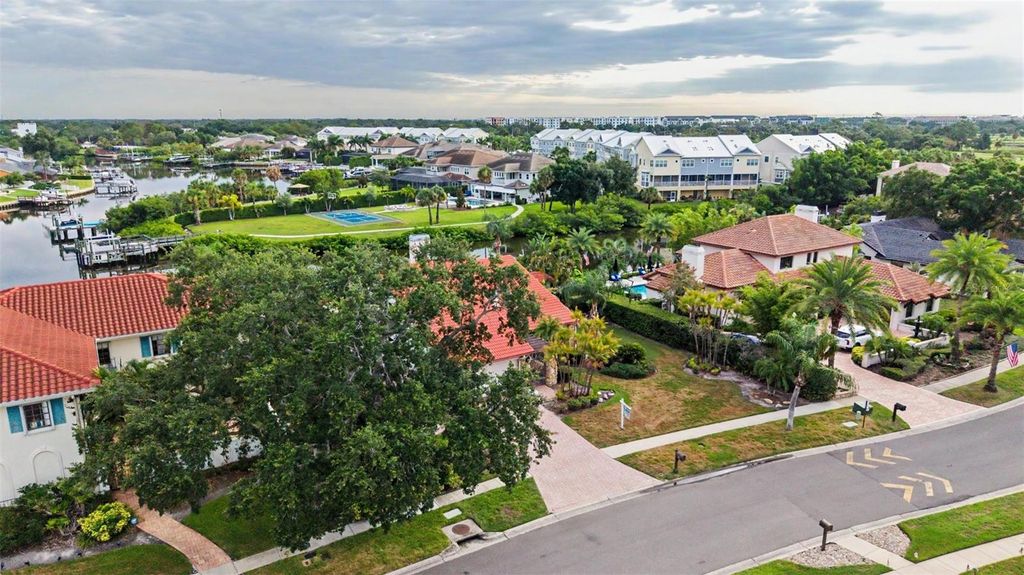 Image 4 of property listing at 7011 PELICAN ISLAND DRIVE, Tampa, FL 33634