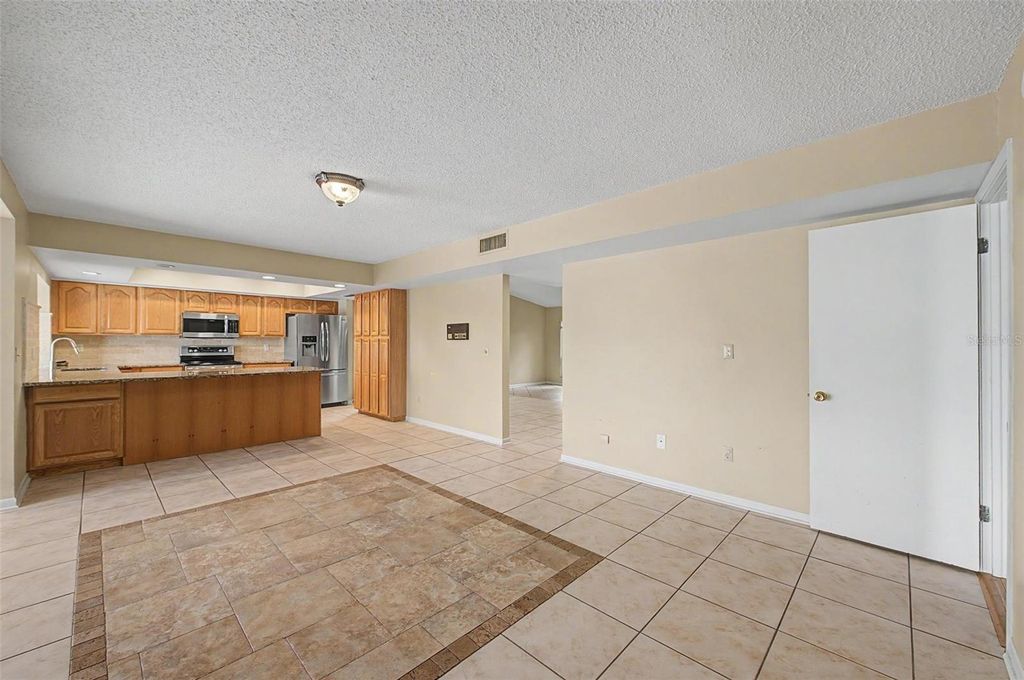 Image 37 of property listing at 7011 PELICAN ISLAND DRIVE, Tampa, FL 33634