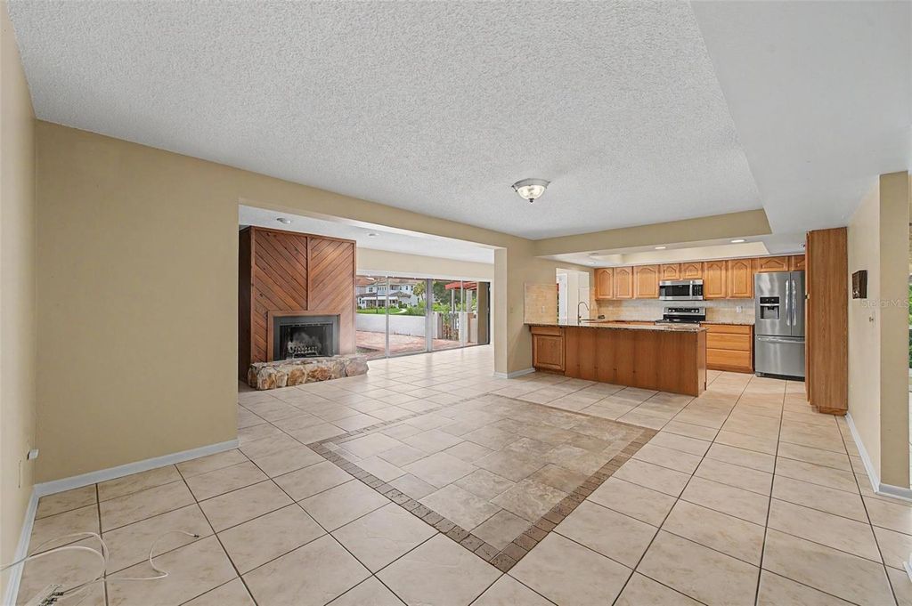 Image 38 of property listing at 7011 PELICAN ISLAND DRIVE, Tampa, FL 33634