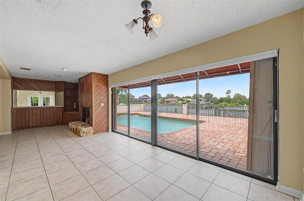 Image 40 of property listing at 7011 PELICAN ISLAND DRIVE, Tampa, FL 33634