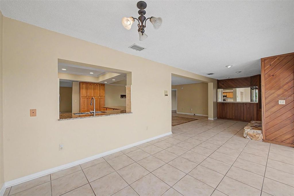 Image 42 of property listing at 7011 PELICAN ISLAND DRIVE, Tampa, FL 33634
