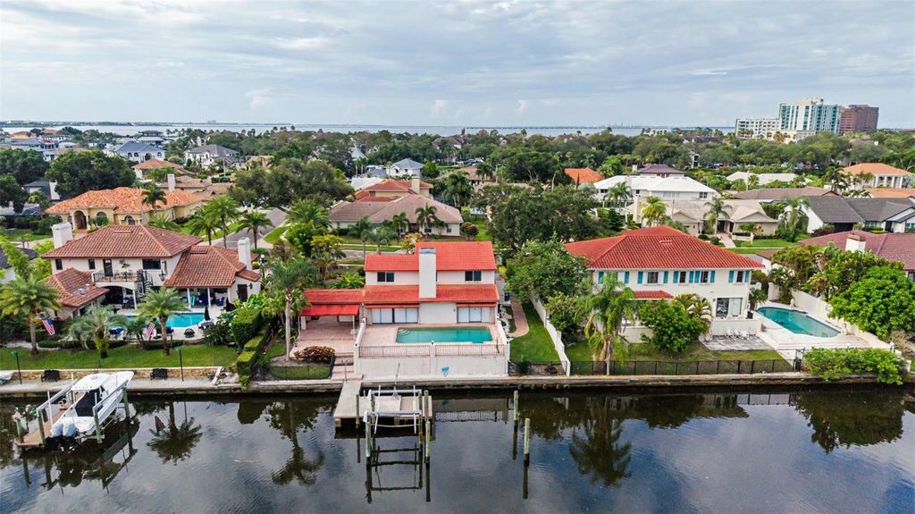 Image 6 of property listing at 7011 PELICAN ISLAND DRIVE, Tampa, FL 33634