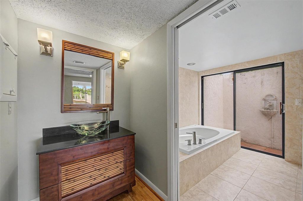 Image 55 of property listing at 7011 PELICAN ISLAND DRIVE, Tampa, FL 33634