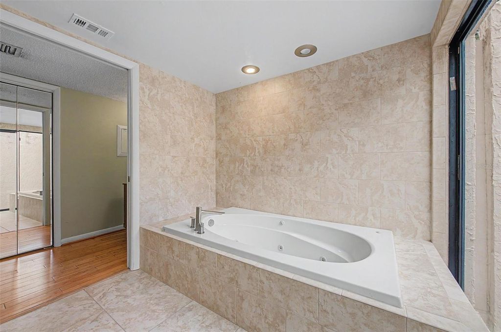 Image 58 of property listing at 7011 PELICAN ISLAND DRIVE, Tampa, FL 33634