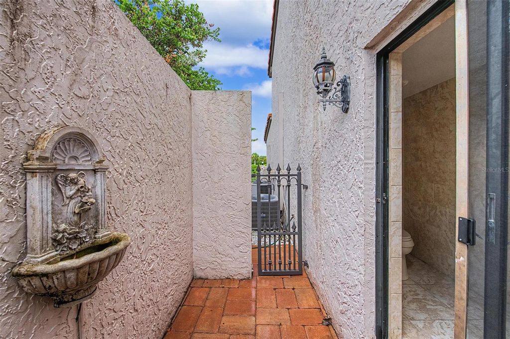 Image 61 of property listing at 7011 PELICAN ISLAND DRIVE, Tampa, FL 33634
