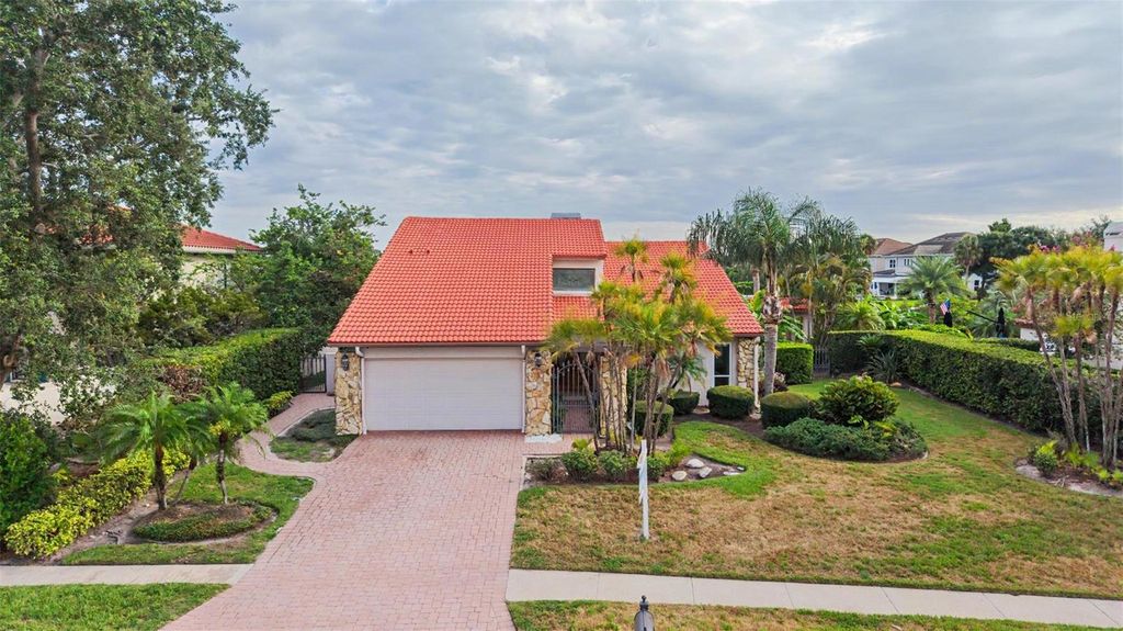 Image 8 of property listing at 7011 PELICAN ISLAND DRIVE, Tampa, FL 33634