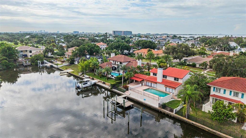 Image 9 of property listing at 7011 PELICAN ISLAND DRIVE, Tampa, FL 33634