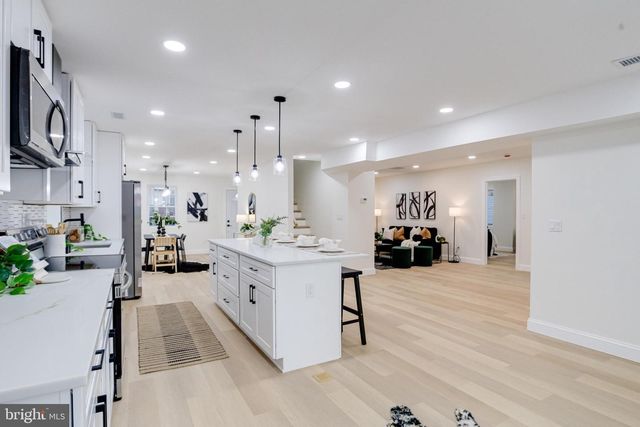 7925 E END DR, Baltimore, MD 21226