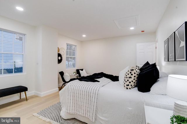 7925 E END DR, Baltimore, MD 21226