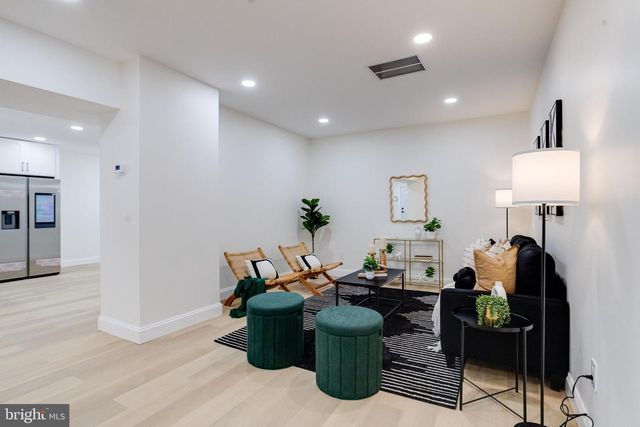 7925 E END DR, Baltimore, MD 21226