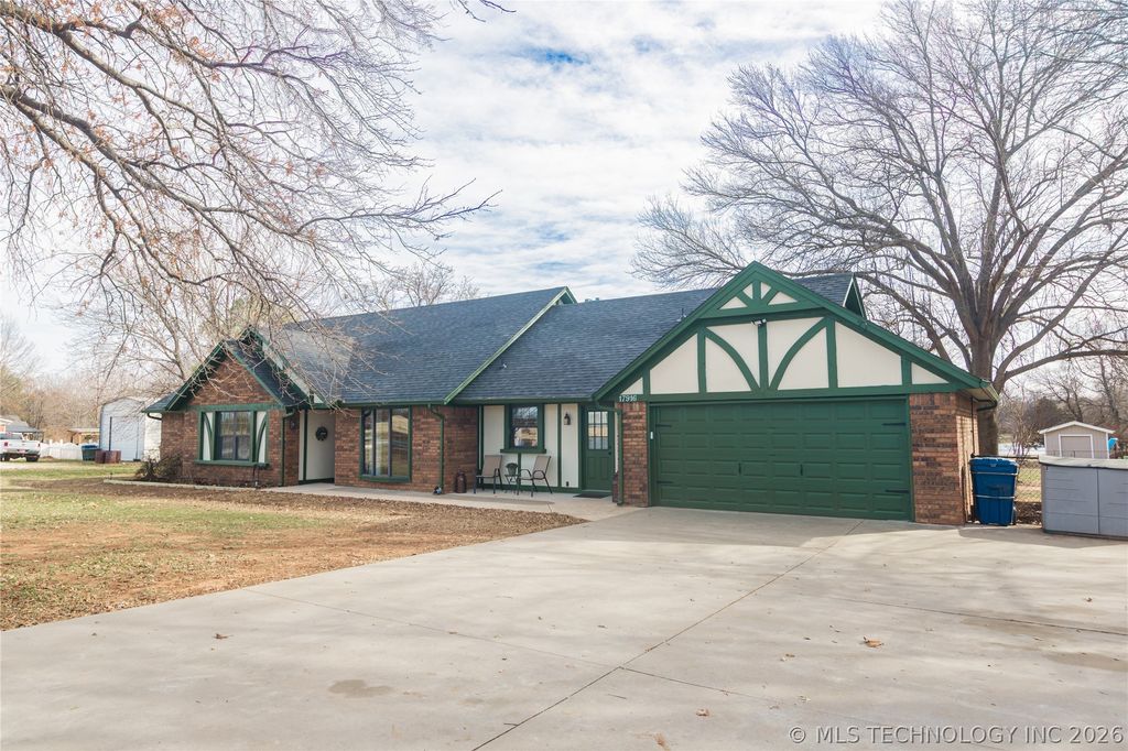 17916 E 96th Street North, Owasso, OK 74055