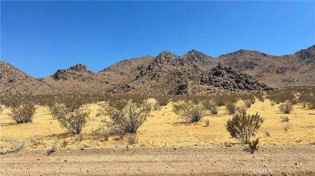 30455 Holmes Rd, Lucerne Valley, CA 92356