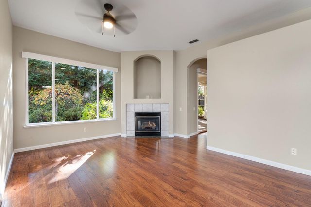 4362 Newland Heights Dr, Rocklin, CA 95765