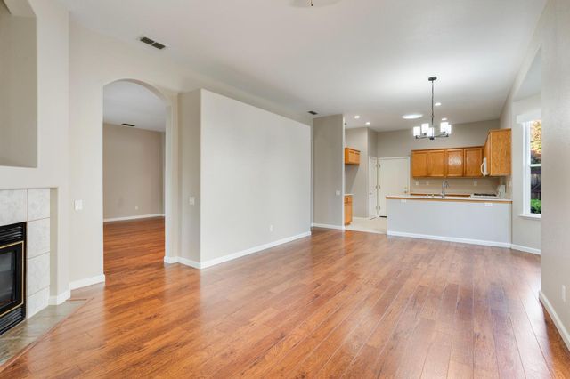 4362 Newland Heights Dr, Rocklin, CA 95765