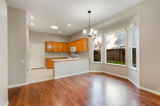 4362 Newland Heights Dr, Rocklin, CA 95765
