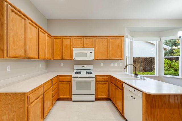 4362 Newland Heights Dr, Rocklin, CA 95765