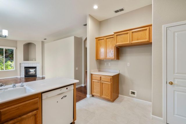 4362 Newland Heights Dr, Rocklin, CA 95765