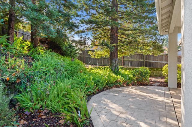 4362 Newland Heights Dr, Rocklin, CA 95765