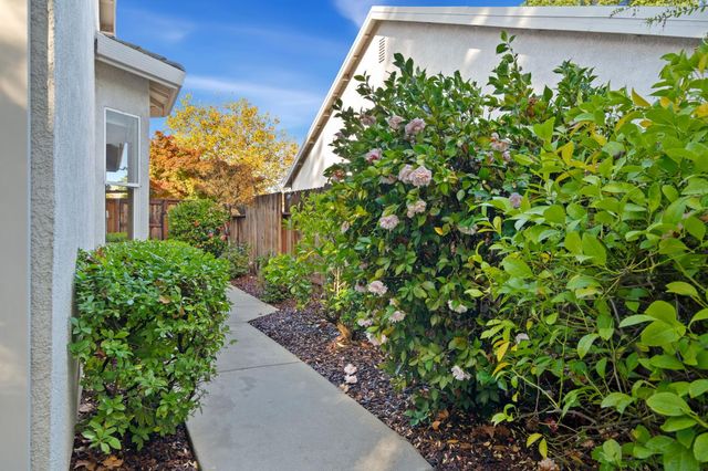 4362 Newland Heights Dr, Rocklin, CA 95765