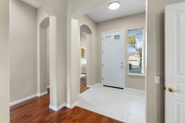 4362 Newland Heights Dr, Rocklin, CA 95765