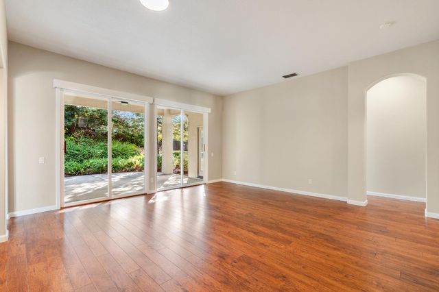 4362 Newland Heights Dr, Rocklin, CA 95765