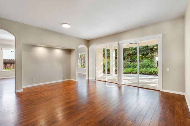 4362 Newland Heights Dr, Rocklin, CA 95765