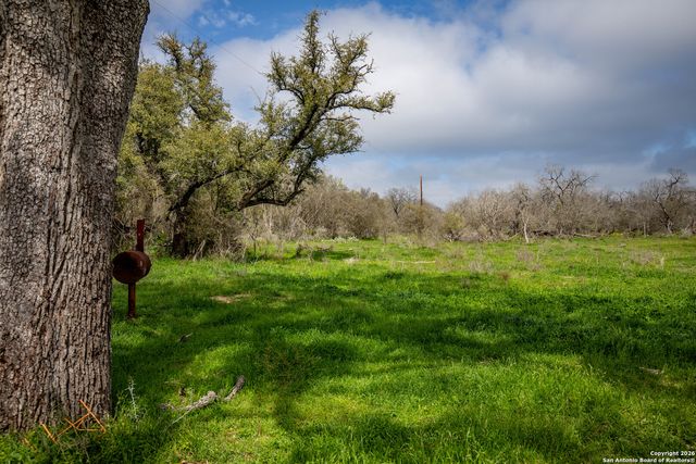 000 FELIX RD, St Hedwig, TX 78152