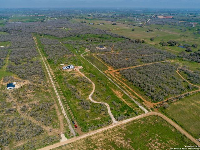 000 FELIX RD, St Hedwig, TX 78152