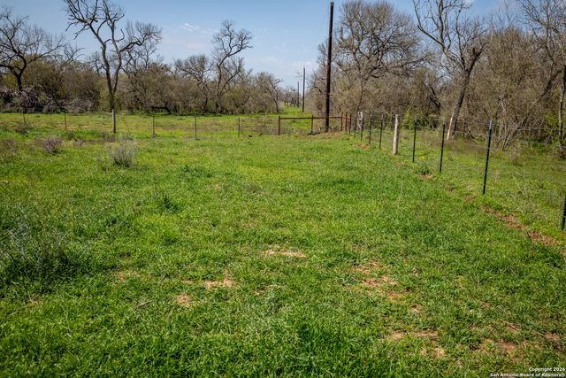 000 FELIX RD, St Hedwig, TX 78152