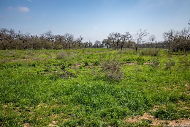 000 FELIX RD, St Hedwig, TX 78152