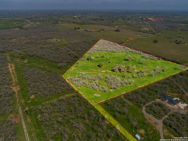 000 FELIX RD, St Hedwig, TX 78152