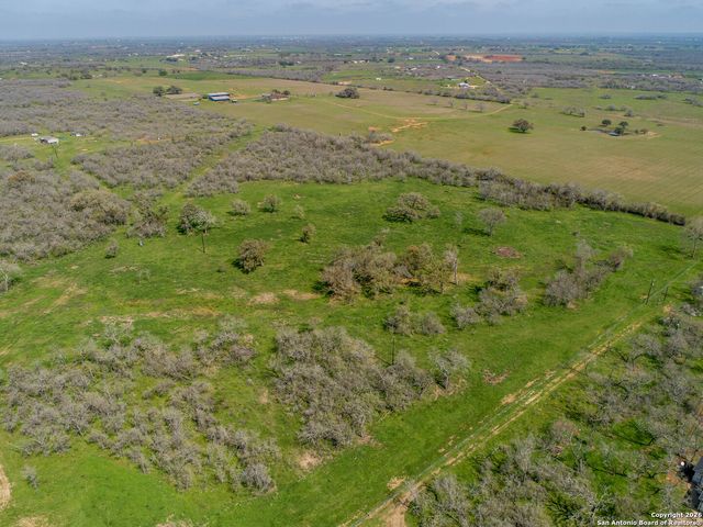 000 FELIX RD, St Hedwig, TX 78152