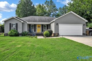 212 Lindsey Lane SW, Hartselle, AL 35640