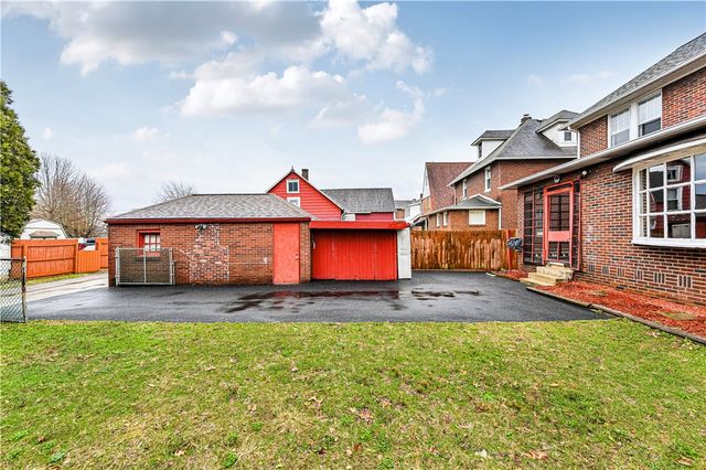 40 Ligonier Street, Latrobe, PA 15650