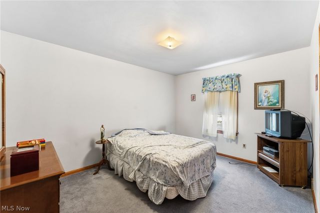 5160 Oak Street, Lowellville, OH 44436