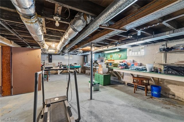 5160 Oak Street, Lowellville, OH 44436