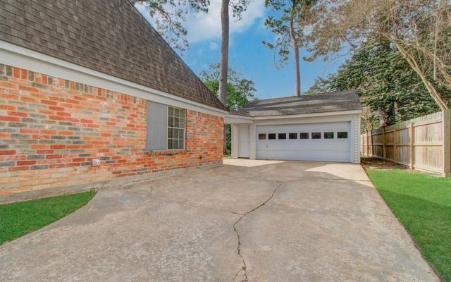 2202 Parkdale Drive, Houston, TX 77339