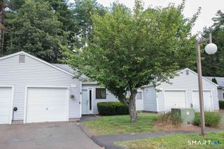 8 Knoll Lane 8, Simsbury, CT 06089