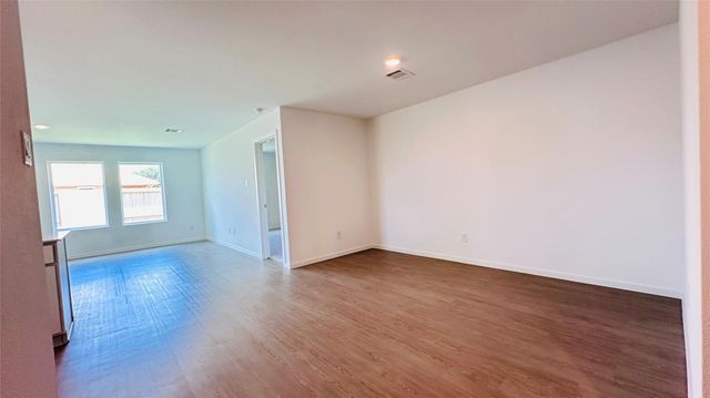 206 Amy Street, Angleton, TX 77515