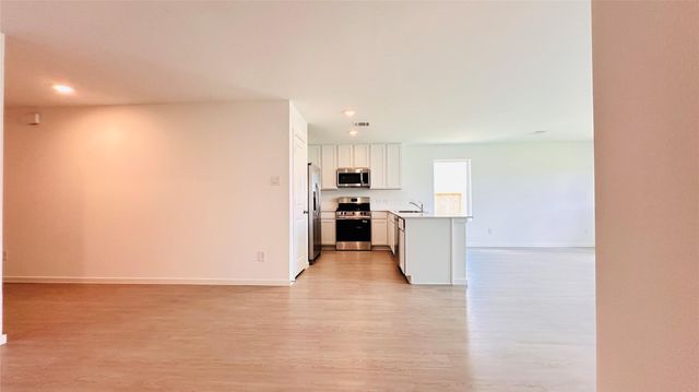 206 Amy Street, Angleton, TX 77515