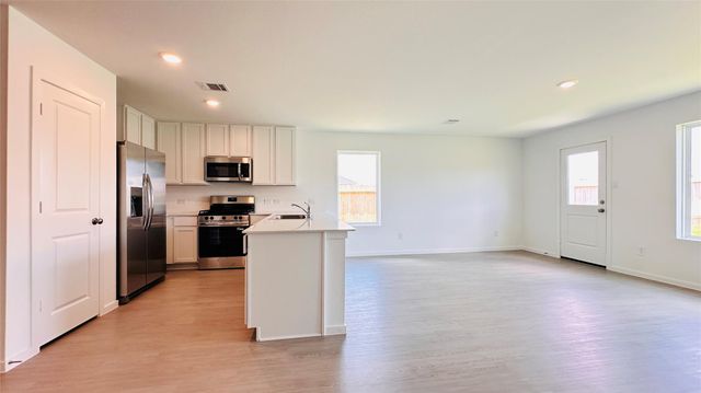 206 Amy Street, Angleton, TX 77515