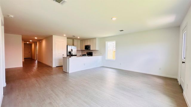 206 Amy Street, Angleton, TX 77515