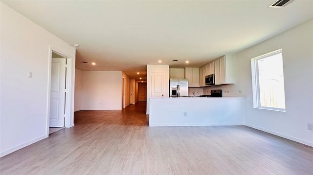 206 Amy Street, Angleton, TX 77515