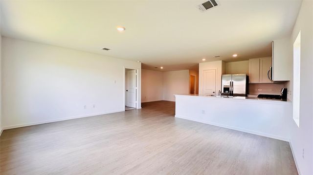206 Amy Street, Angleton, TX 77515