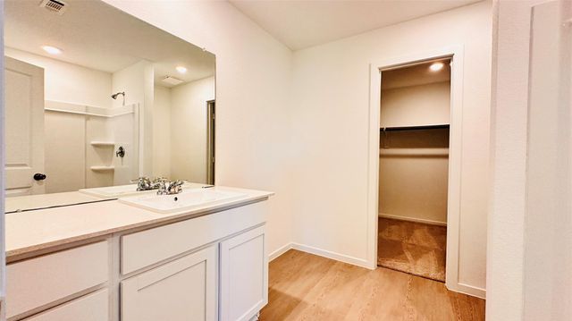 206 Amy Street, Angleton, TX 77515