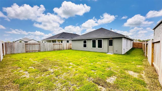 206 Amy Street, Angleton, TX 77515