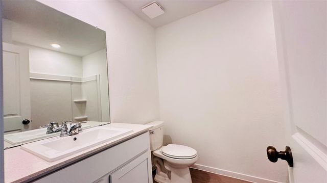 206 Amy Street, Angleton, TX 77515