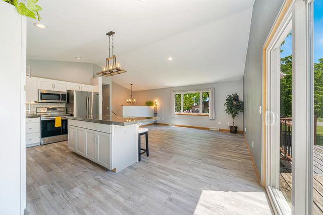 3393 HARBOR BAY ROAD, Oshkosh, WI 54901